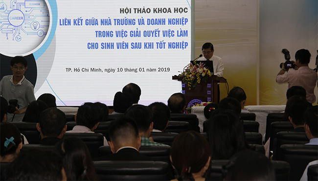 Liên-Kết-Trường-Đại-Học-và-Doanh-Nghiệp-Chìa-Khóa-Cho-Sự-Thành-Công-Nghề-Nghiệp-của-Sinh-Viên-Sau-Khi-Tốt-Nghiệp