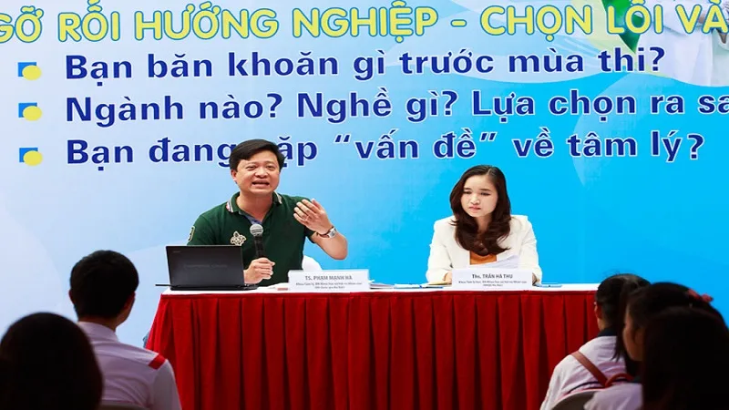 Giai-ma-cong-viec-chuyen-vien-tu-van-nghe-nghiep-cho-sinh-vien-moi-tot-nghiep